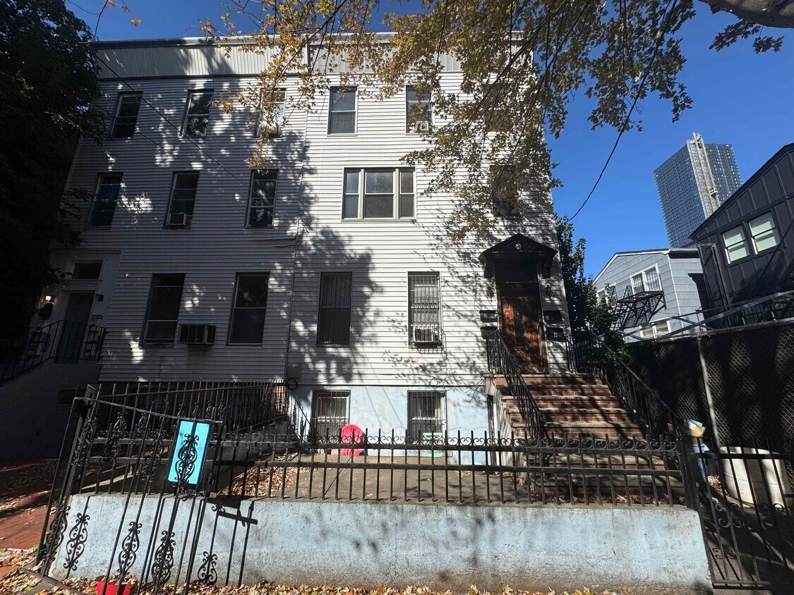 Foto principal - 216 1st St