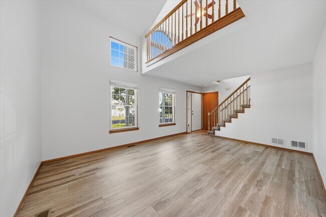 Foto del edificio - 16051 Laurel Dr