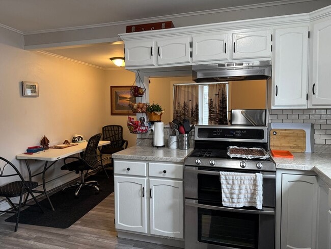 Building Photo - Charming Character Home with Screened Porch & Main Floor Laundry in North Branch