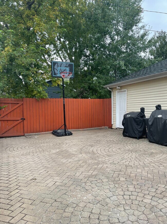 Yard - 4250 N Tripp Ave