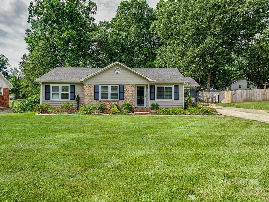 325 Clearbrook Rd, Matthews, NC 28105 House Rental in Matthews, NC