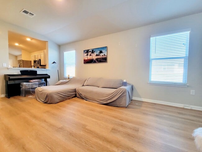 Foto del edificio - 1701 Arborside Dr