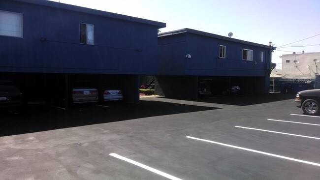 Parking Area - 6714-6720 Brynhurst Ave