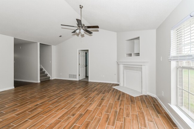 Foto del edificio - 9857 Averbury Dr