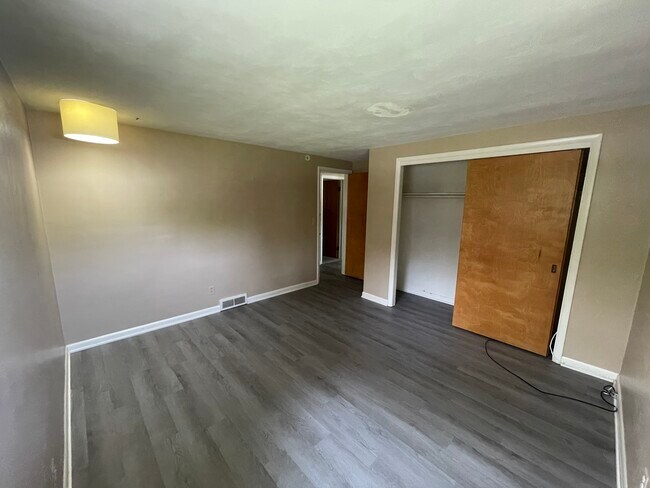 Building Photo - 90 Fairfield Dr