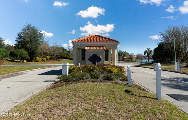 Building Photo - 3820 La Vista Cir