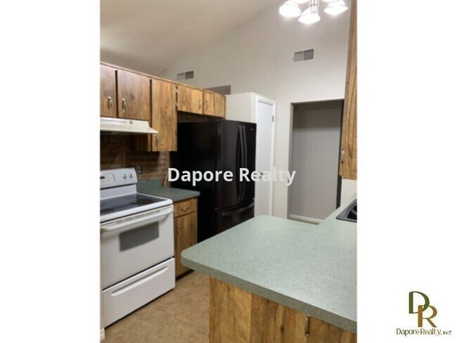 Building Photo - 708 Castlewood Dr