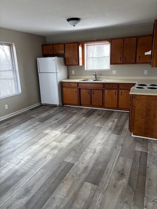 Building Photo - 133 Valley View Dr