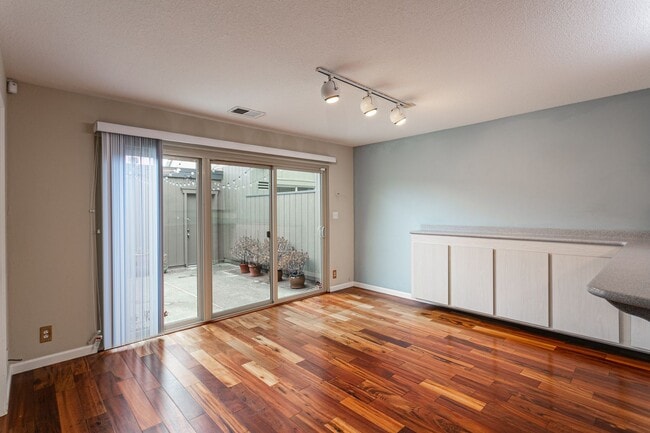 Foto del edificio - 1017 Kingston Ln