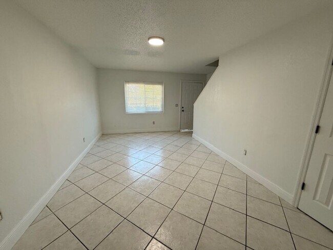 Foto del edificio - 2/1.5 Winter Springs Townhome with screened patio