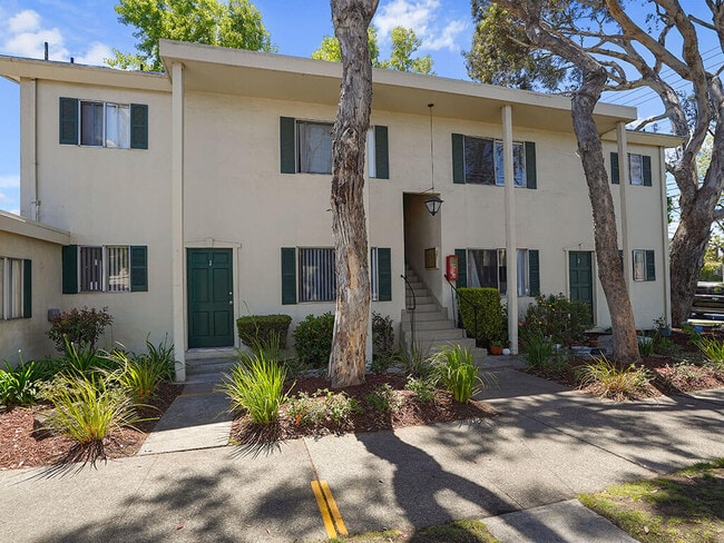Building Photo - Colonial Garden Apartments