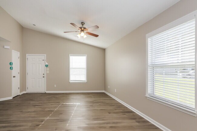 Foto del edificio - 11926 Stewarts Crossing Dr