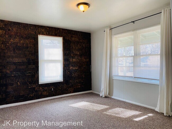 Building Photo - 9 22nd St S