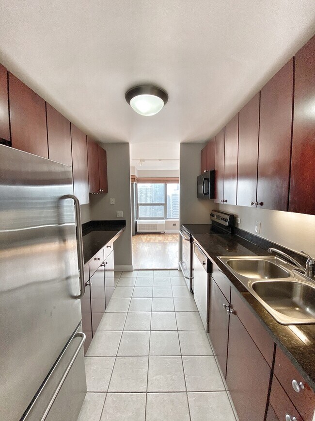 Building Photo - 30 E Huron St