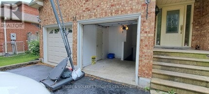 Building Photo - 14 Hillman Dr