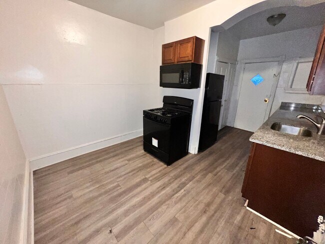Foto del edificio - Contemporary Three Bedroom Private Townhom...