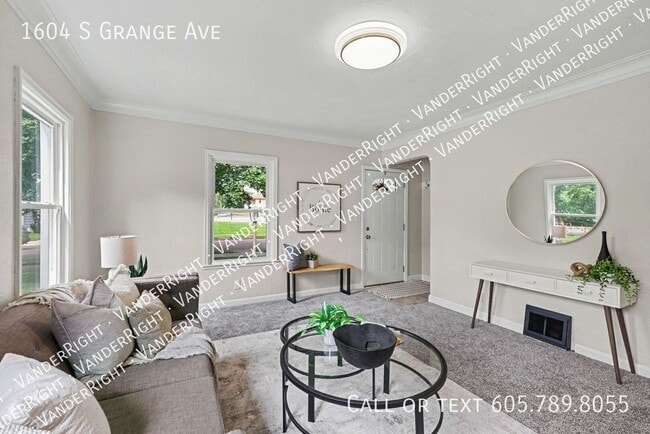 Building Photo - 1604 S Grange Ave