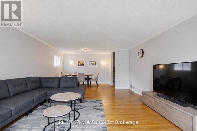 Photo du bâtiment - 157 Fitzgerald Ave