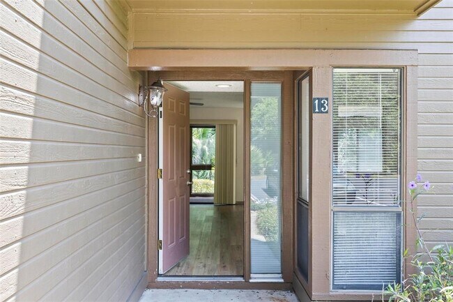 Foto del edificio - 13 Sherbury Ct