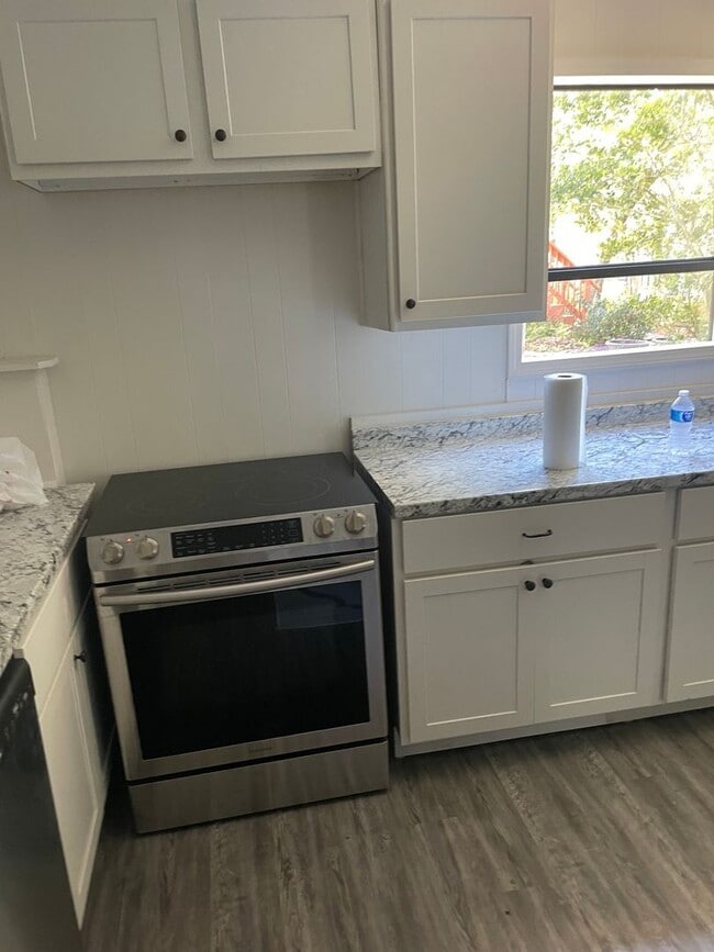 Building Photo - 5197 Woodmont Dr