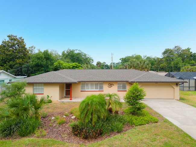 Building Photo - ?Large 3-Bedroom ?Pool Home with ?Stay-cat...