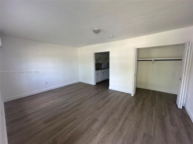Foto del edificio - 360 NE 82nd St