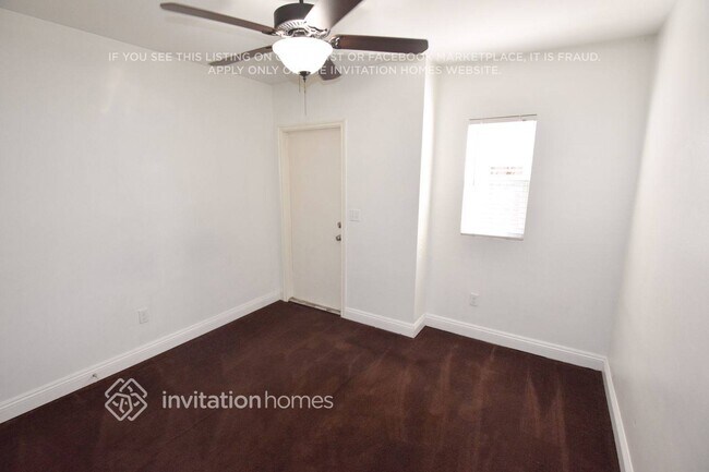 Foto del edificio - 1240 W 82nd St
