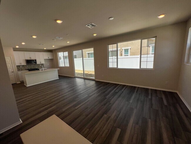 Foto del edificio - 2023 Built 3 bedroom Home with Solar in Te...