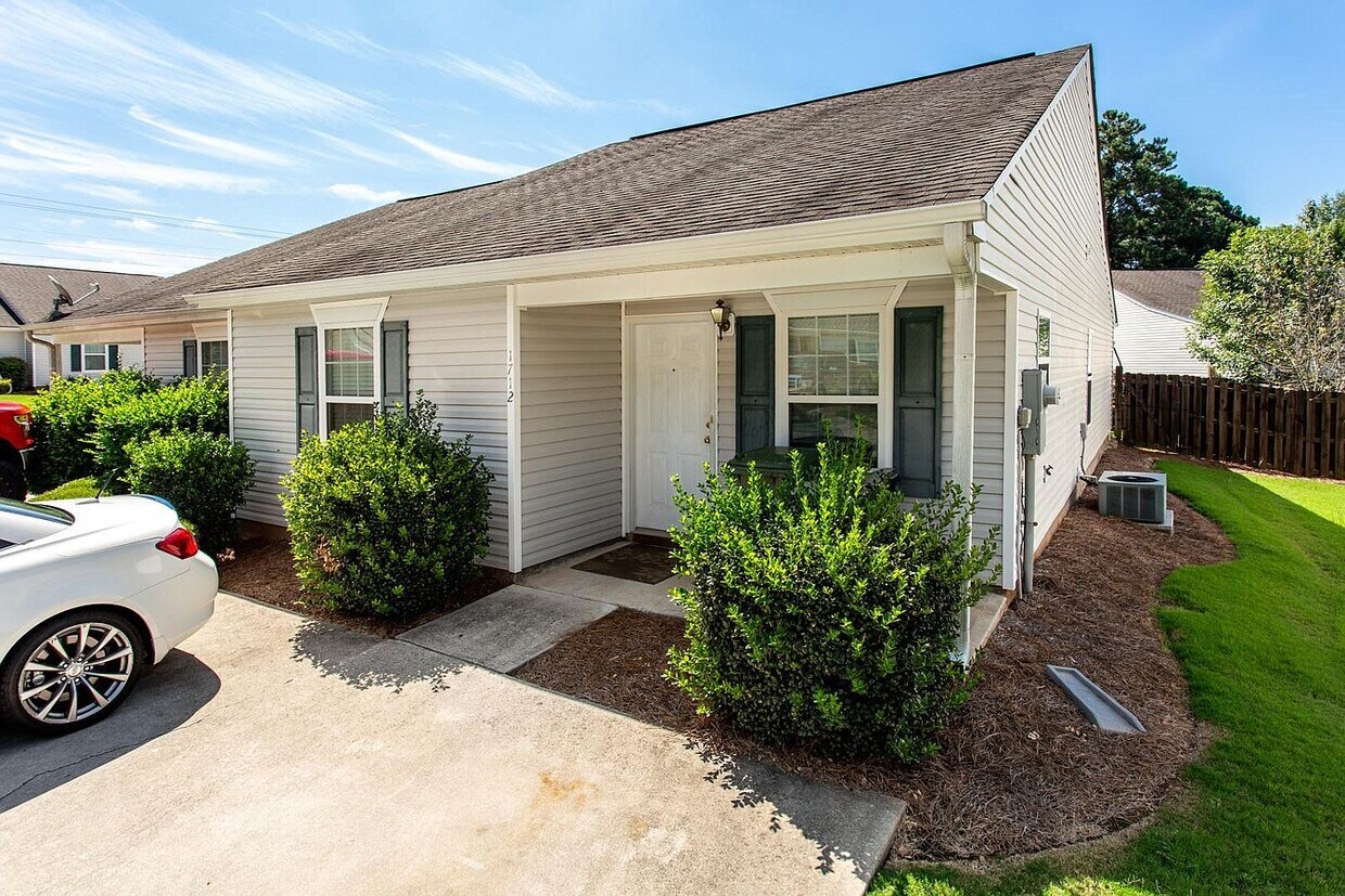 Foto principal - 1743 Summerwoods Ln