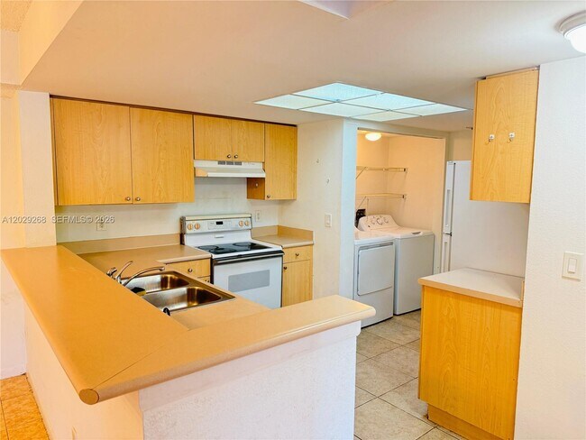 Foto del edificio - 9266 W Atlantic Blvd