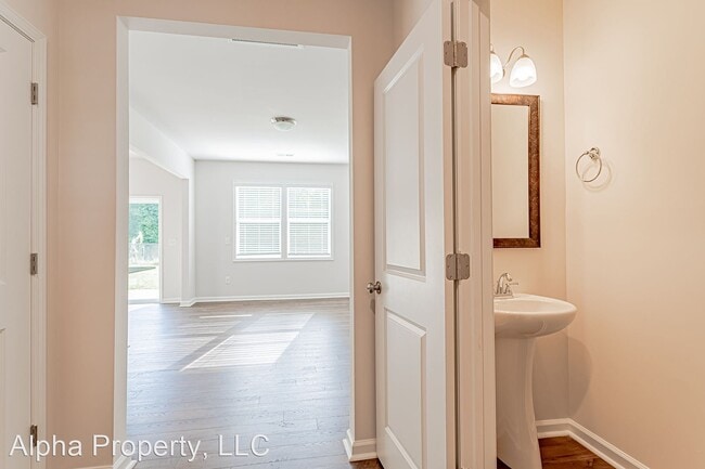 Building Photo - 3 br, 2.5 bath House - 165 Clingstone Trl
