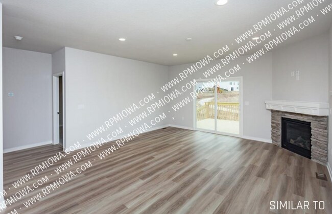 Foto del edificio - CHARMING TOWNHOME! 3 Bedrooms and 3 Bathro...