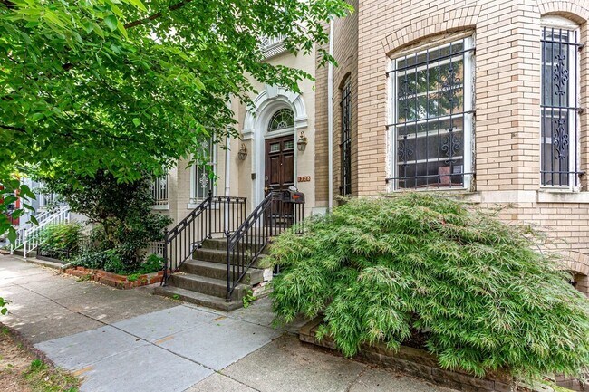 Photo - 1726 Willard St NW House