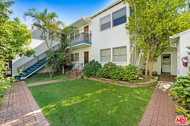 Building Photo - 9930 Robbins Dr