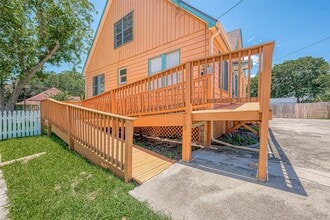 Building Photo - 1502 Main St