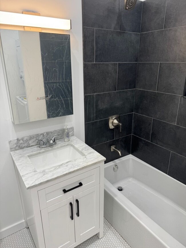 Foto del edificio - 1336 W Barry Ave