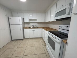 Building Photo - 2025 NE 164th St