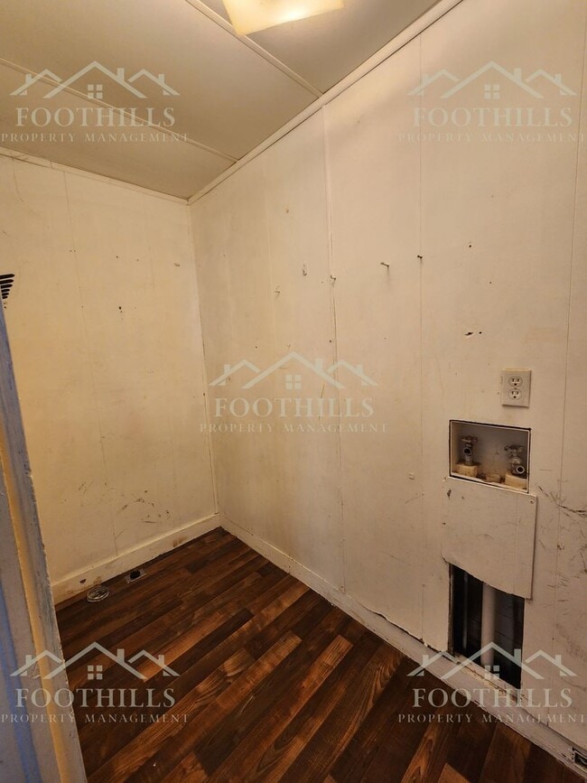 Building Photo - 110 N Prevost St