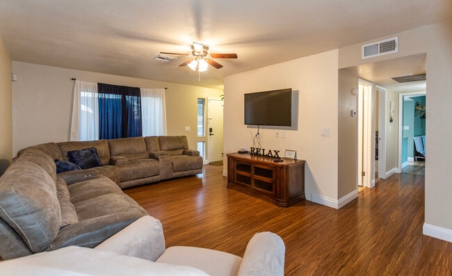 Building Photo - 4127 N 79th Dr