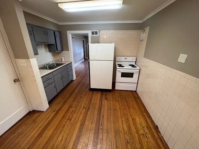 Building Photo - Two Bedroom Home with Attached Garage Move In Ready!