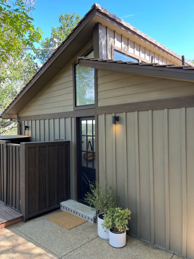 Foto del edificio - 21273 Entrada Rd