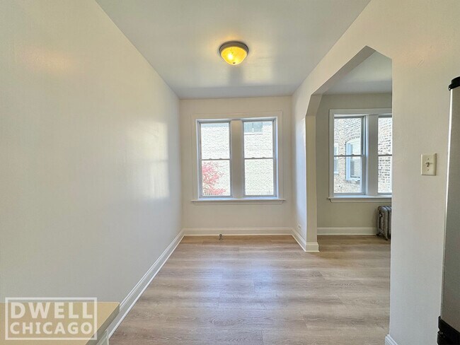 Foto del edificio - 2606 N Kimball Ave