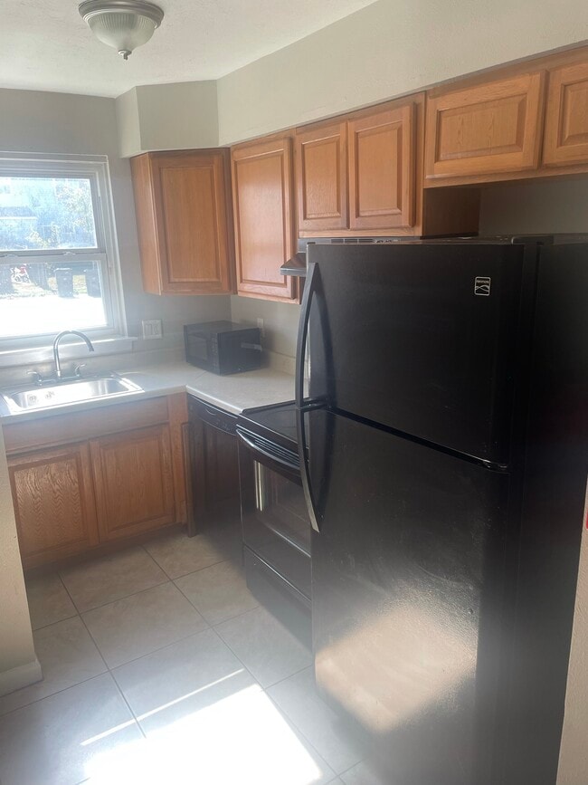 Building Photo - 700 Tara Dr