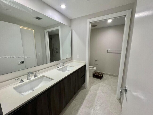 Foto del edificio - 488 NE 18th St