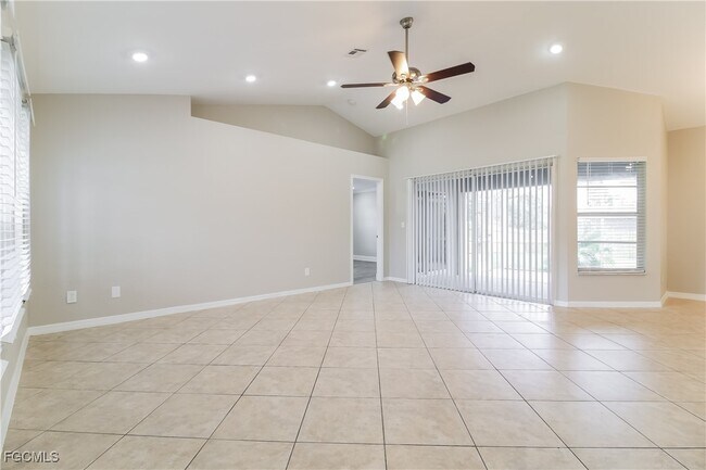 Foto del edificio - 8332 Caloosa Rd