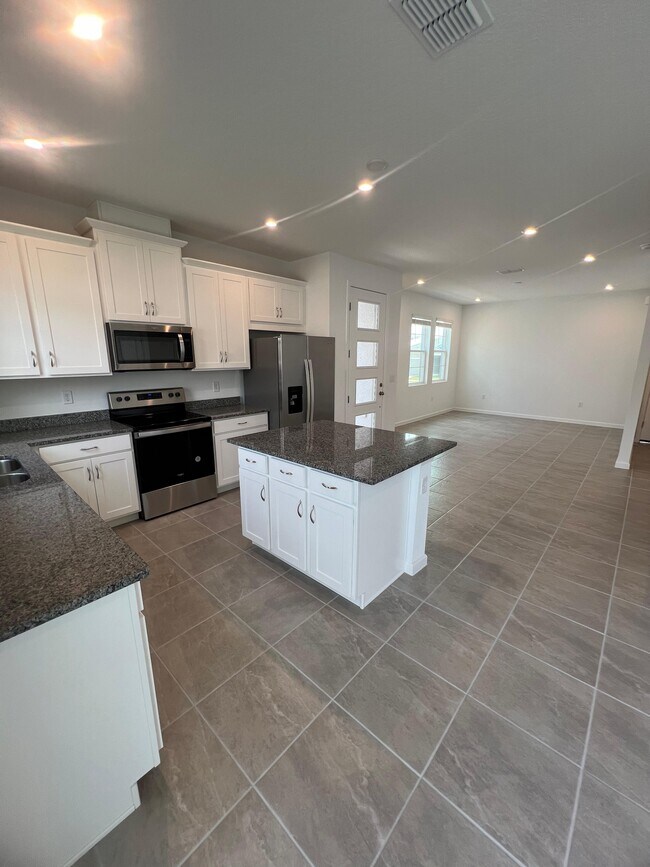 Building Photo - 9059 Beach Tea Way
