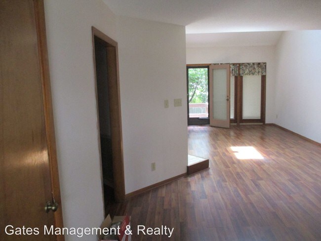 Building Photo - 127 Essex Dr
