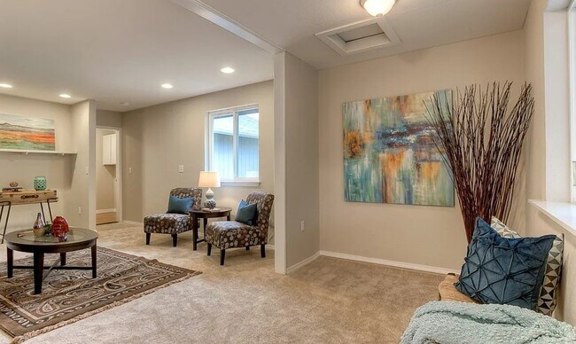 Building Photo - 207 NE Nikki Ln