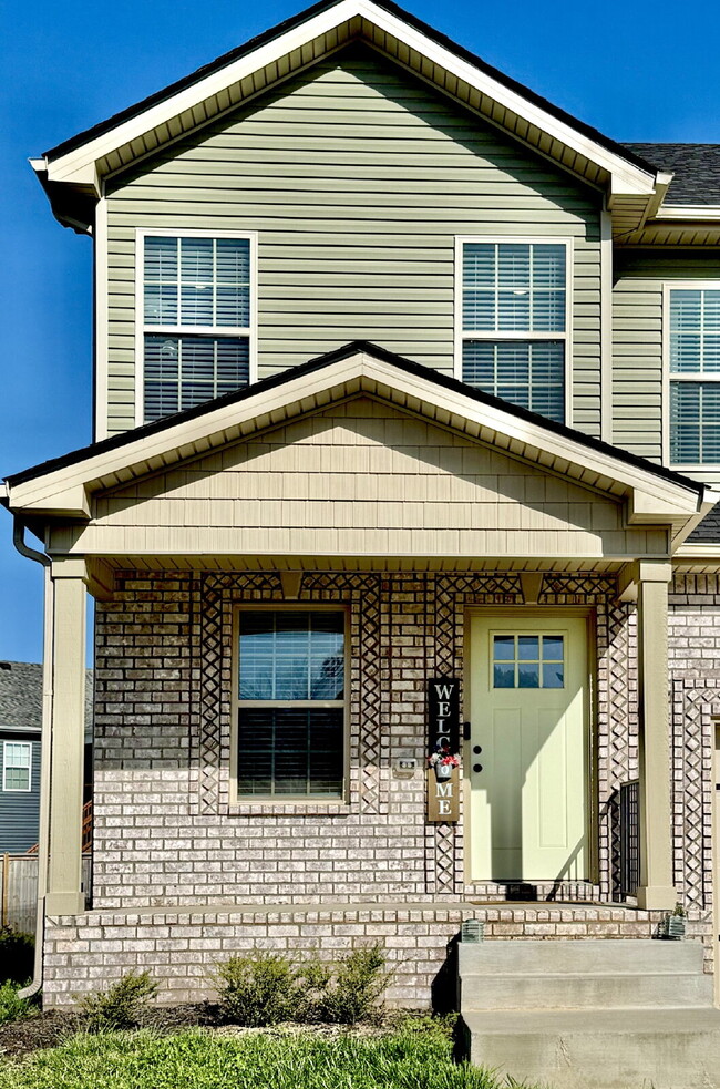 Building Photo - For Rent: Modern 3 Bed, 2.5 Bath Home on S...