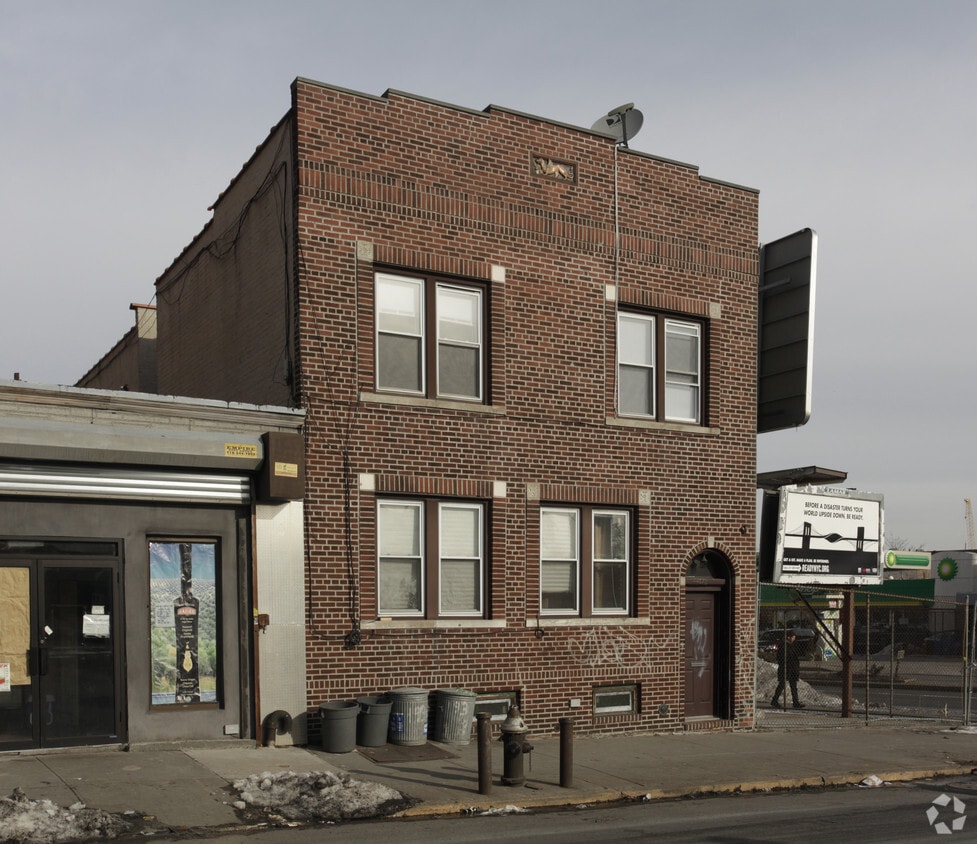 Primary Photo - 193 Greenpoint Ave